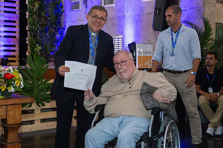PUC-Rio homenageia seus professores e funcionários