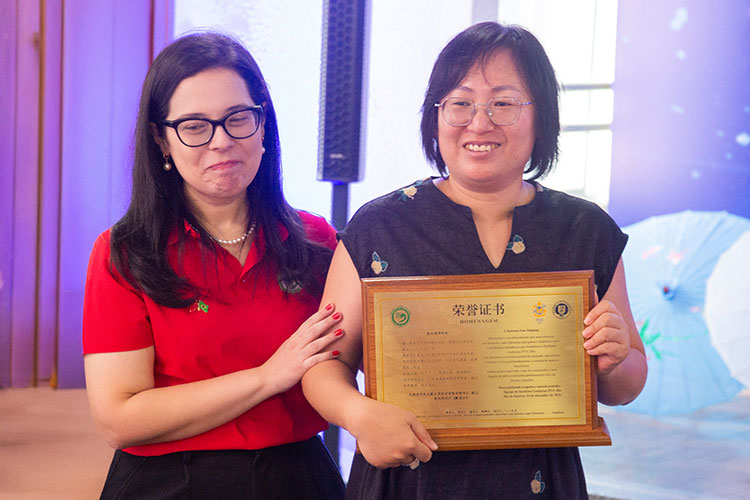 Confucius: livro e homenagem