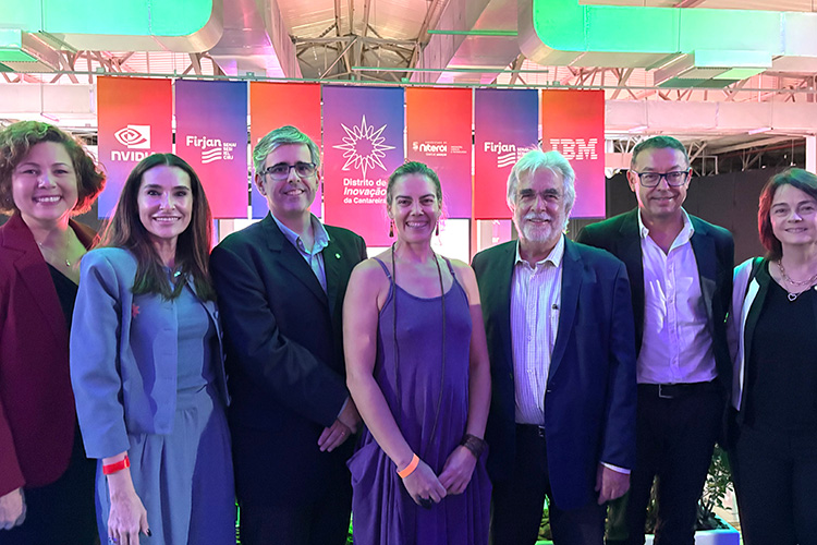 Compromisso com progresso científico e social